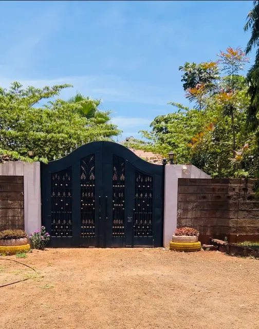 🏡 FOUR-BEDROOM HOUSE WITH A FRUIT FARM & GODOWN FOR SALE IN EMALI, MAKUENI in Sultan Hamud, Emali, Makueni